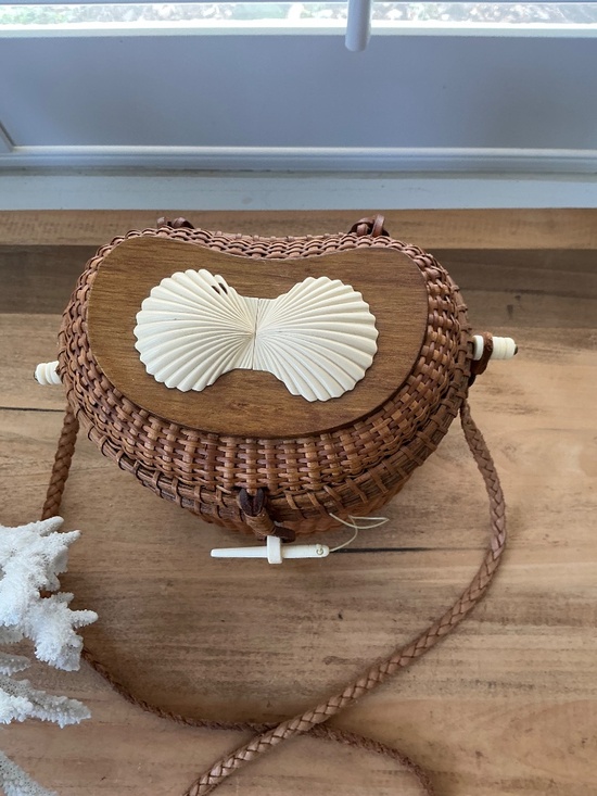 FARNUM Nantucket  Scrimshaw Basket Purse - Picture 2 of 8